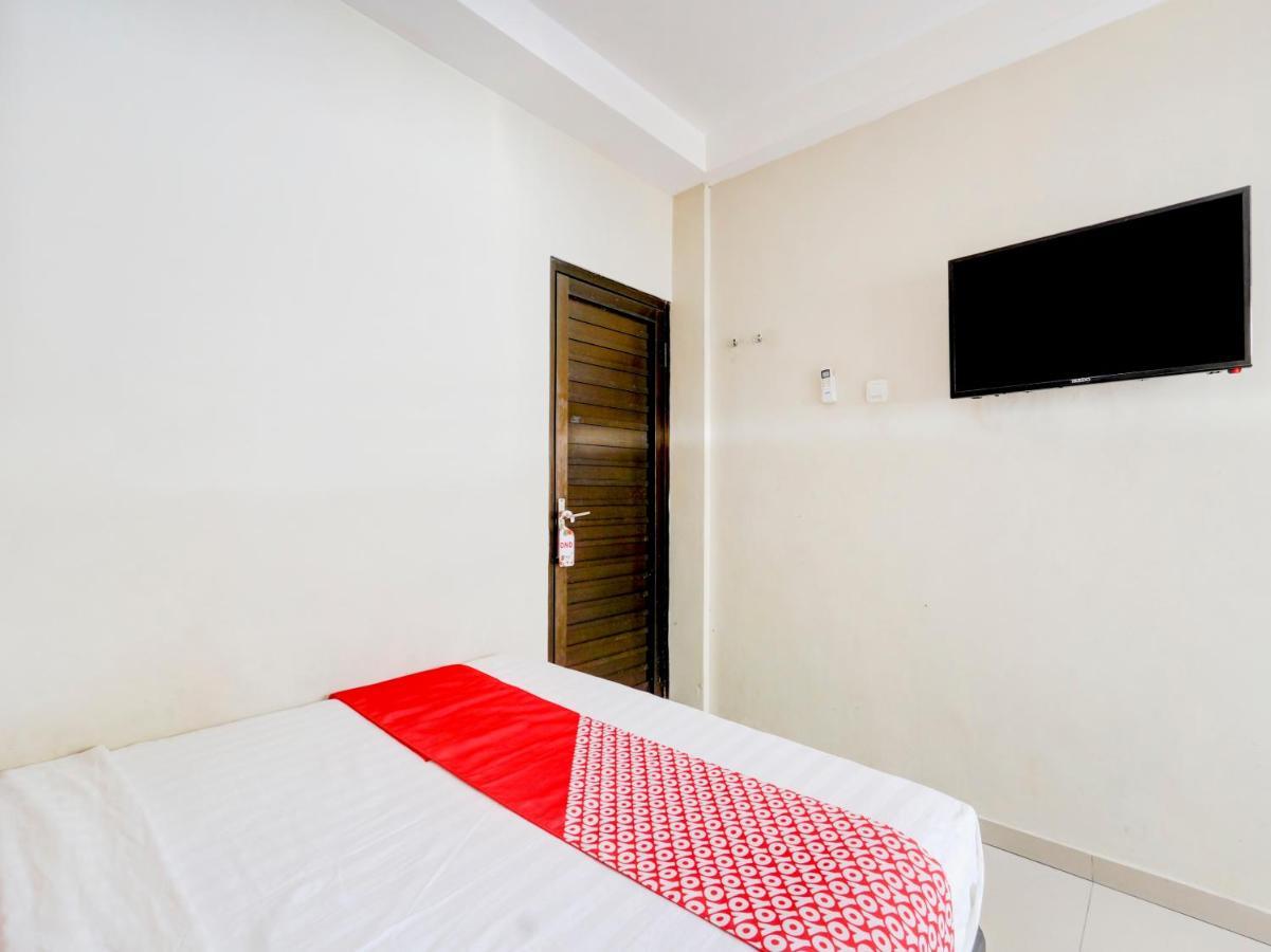Oyo 90694 Srikandi Inn Babarsari Kalasan Esterno foto